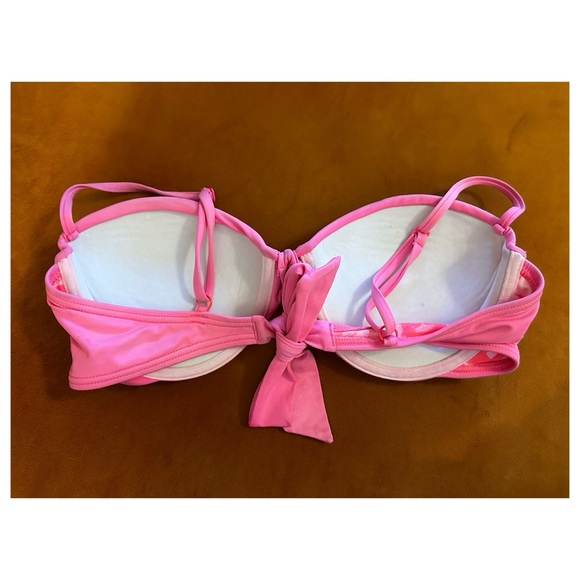 Pink Pinup Girl Style Bikini Top, by Roxy, size Medium - Picture 3 of 16